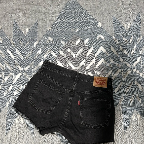 Levi high waisted shorts - Picture 2 of 2